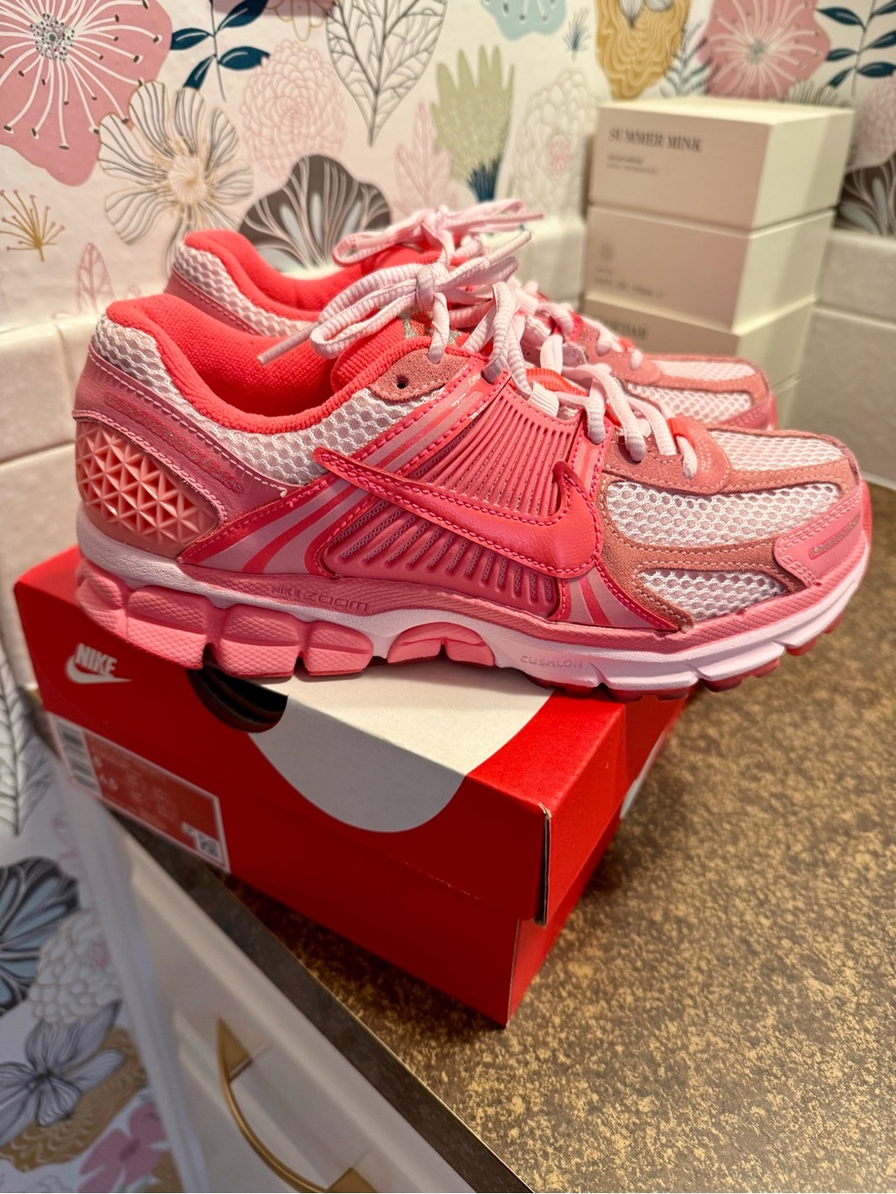Women’s Nike zoom vomero 5 pink foam/hot punch
